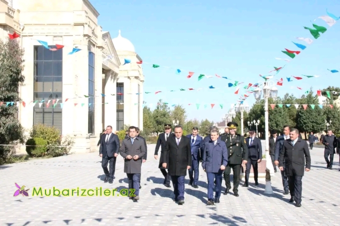 Goranboyda “8 noyabr-Zəfər Günü” ilə bağlı Heydər Əliyevin abidəsi və Şəhidlər Xiyabanı ziyarət edilib