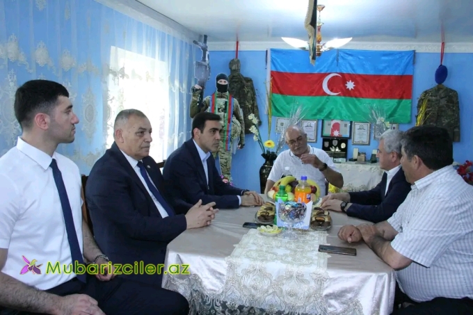 İcra başçısı və deputat şəhid ailəsini ziyarət edib