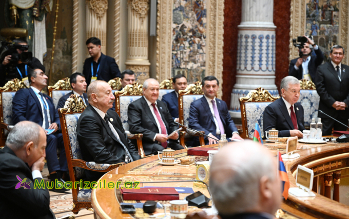Prezident geniş tərkibdə iclasda