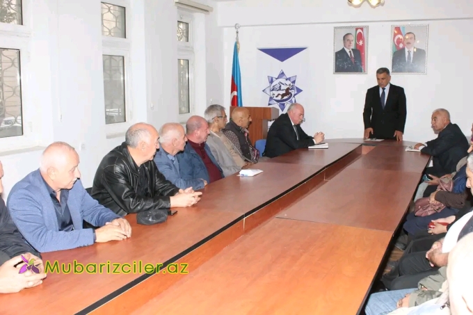 Eyvaz Hüseynov Bakı şəhəri Nərimanov rayonunda Xocavənd rayon sakinləri ilə görüşüb
