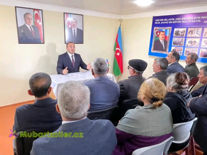 Azər Qocayev vətəndaşların müraciətlərini dinləyib