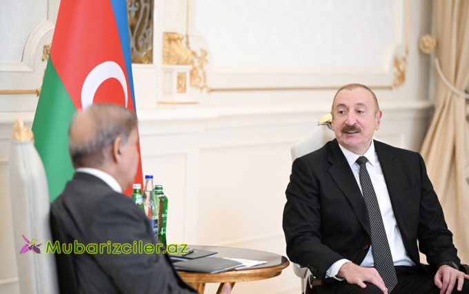 Prezident Şahbaz Şəriflə məhdud tərkibli görüş keçirdi