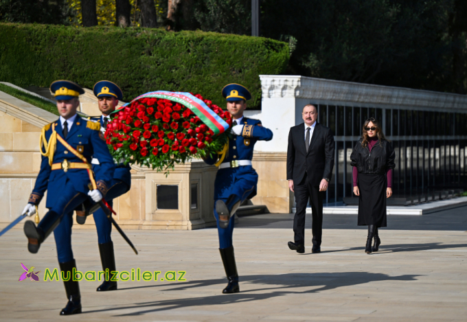 Prezidentlə xanımı Şəhidlər xiyabanında