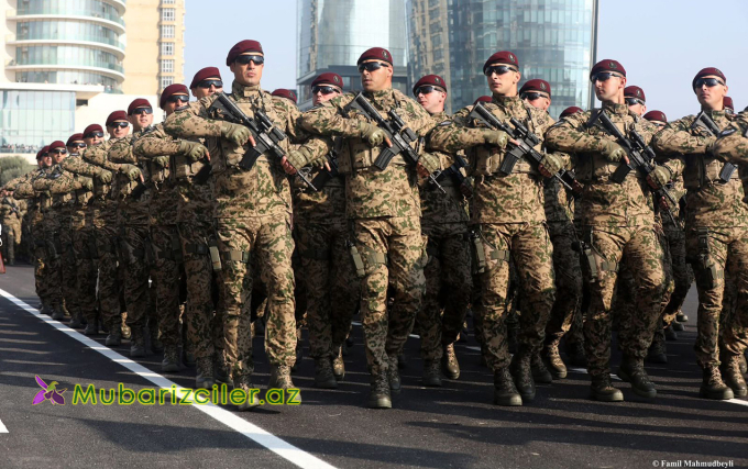 300 nəfər könüllü irəli çıxsın deyilsə də, 600 nəfərin hamısı önə çıxdı