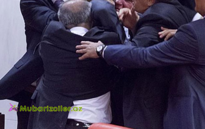 İcra Hakimiyyətindəki qəbulda qalmaqal - Vəzifəli şəxs başçının müavininə hücum etdi