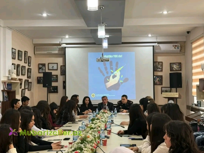 ADU-də “Narkotiklər və QİÇS: Gənclər və Sağlam Cəmiyyət” mövzusunda maarifləndirici dəyirmi masa keçirilib
