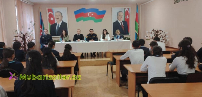 Qusarda polis şagirdlərlə görüşüb