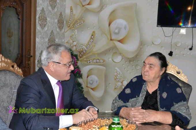 Tərtərin İcra başçısı şəhid anasını ziyarət edib