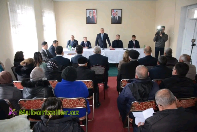 Müstəqim Məmmədov Ağkənd kənd sakinlərinin müraciətlərini dinləyib