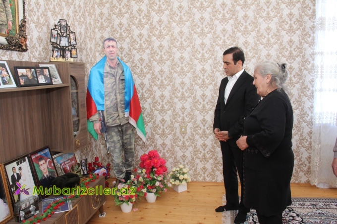 Deputat Anar Məmmədov Tərtərdə şəhid ailəsini ziyarət edib
