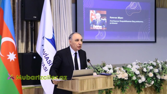 Kamran Əliyev tələbələrə mühazirə keçdi