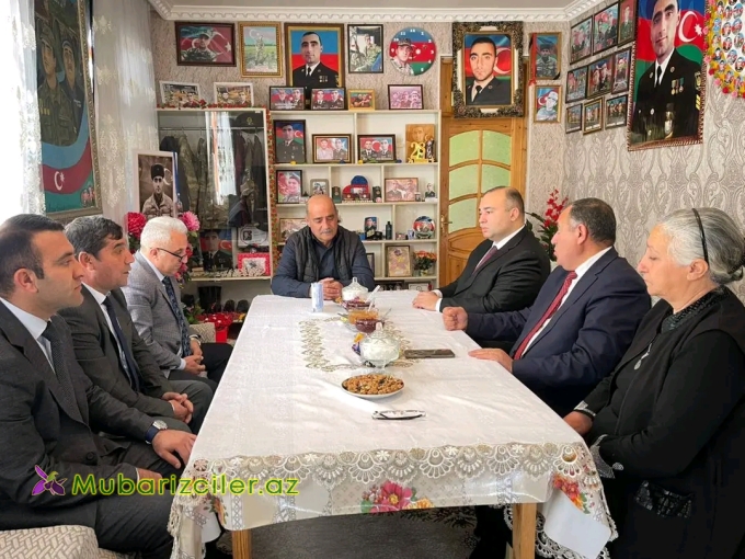 Azər Qocayev şəhid Mönsümzadə Orxanın ailəsini ziyarət edib