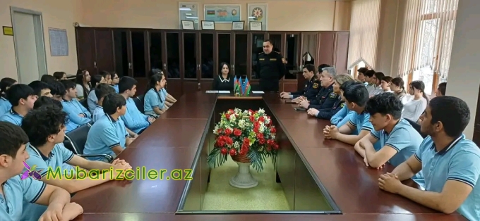 Yasamal Polisi məktəblilərl maarifləndirici tədbir keçirdib