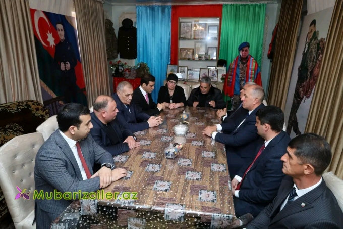 Anar Məmmədov şəhid Emin Abbaszadənin ailəsini ziyarət edib