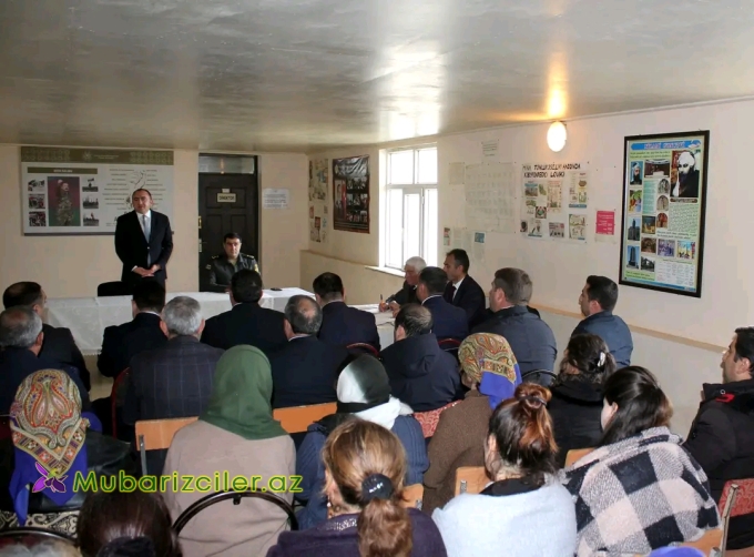 Daşkəsənin İcra başçısı Əhmədli kənd sakinlərinin müraciətlərini dinləyib