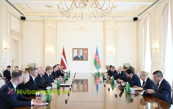 Prezidentlərin geniş tərkibdə görüşü keçirildi