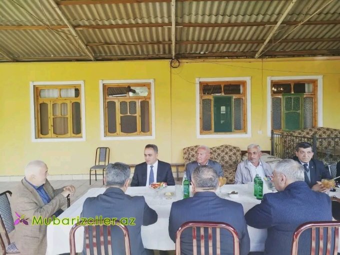 Goranboyun  İcra başçısı rayon ağsaqqalını yubileyi ilə bağlı evində ziyarət etdi