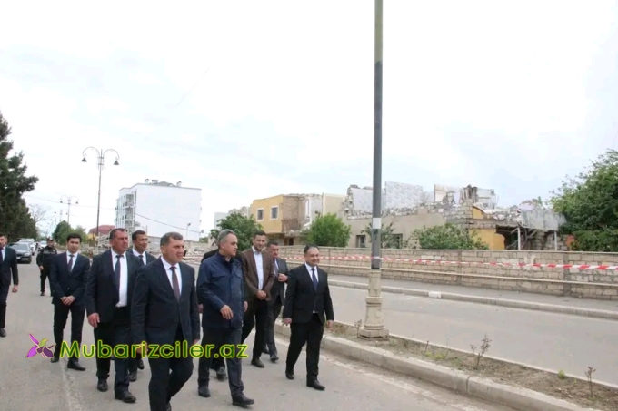 Məhərrəm Quliyev qəzalı vəziyyətdə olan binaların söküntü işlərinə yerində baxış keçirdi