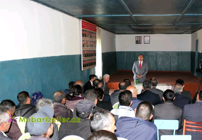 Orxan Abbasov Gurbulaq kənd sakinlərinin müraciətlərini dinləyib