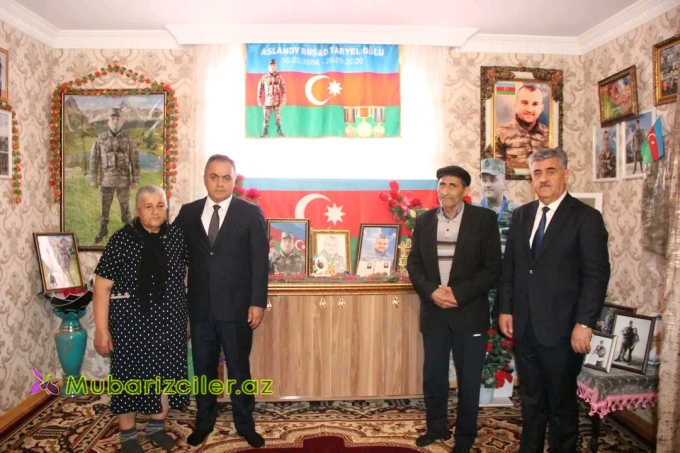 Goranboyun İcra başçısı şəhid atasını ziyarət edib