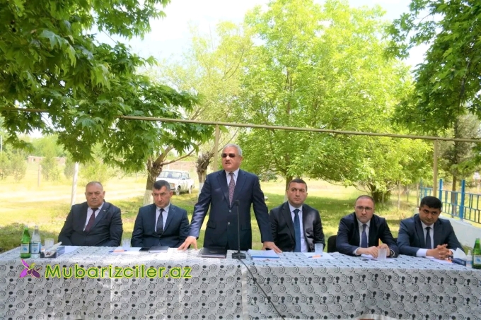 Müstəqim Məmmədov Əskipara kənd sakinlərinin müraciətlərini dinləyib