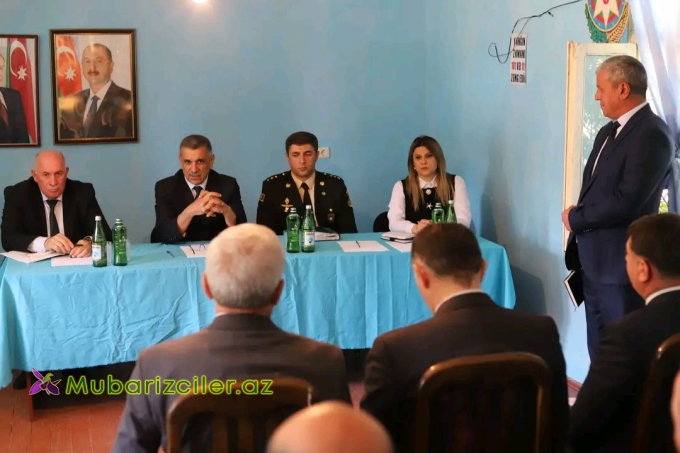 Eyvaz Hüseynov Yeni Xocavənd qəsəbəsində məskunlaşan rayon sakinləri ilə görüşüb