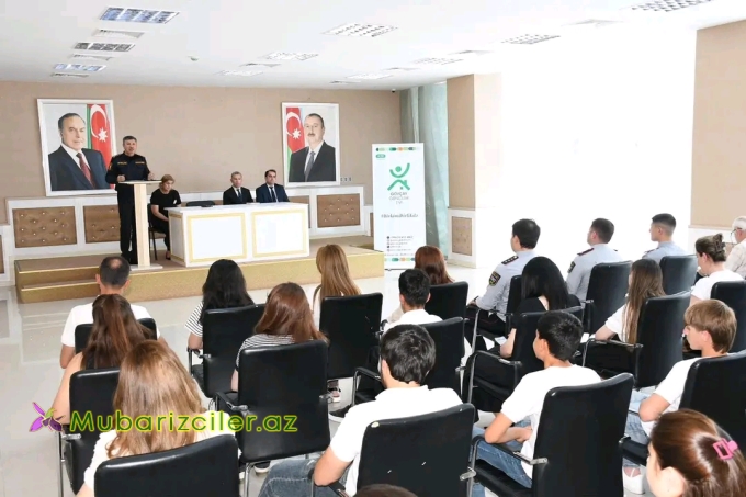 Göyçay polisi məktəblilərin qonağı olub