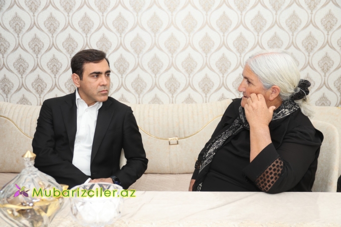 Anar Məmmədov şəhid Elməddin Əliyevin ailəsini ziyarət edib