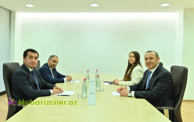 Hikmət Hacıyev Ermənistanda Qriqoryanla görüşdü
