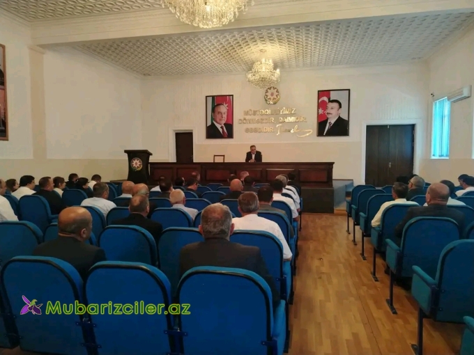 Goranboy Rayon İcra Hakimiyyətinin başçısı Məhərrəm Quliyevin sədrliyi ilə müşavirə keçirildi