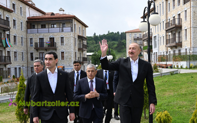 Prezidentlər Şuşada birinci yaşayış kompleksində
