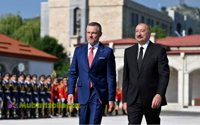 İlham Əliyev həmkarını Şuşada qarşıladı