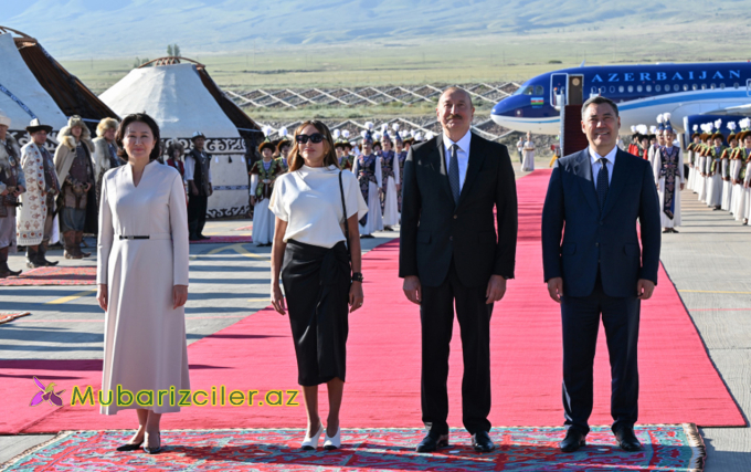 Prezident və xanımını “Yaşa mənim xalqım”la qarşıladılar