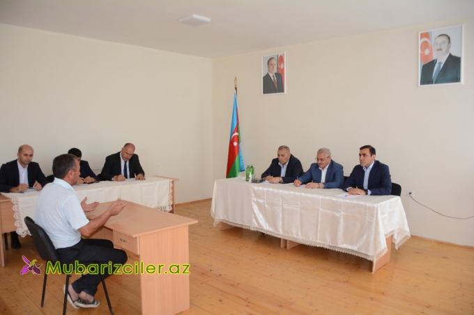 Deputat Tərtərdə vətəndaşların müraciətlərini dinləyib