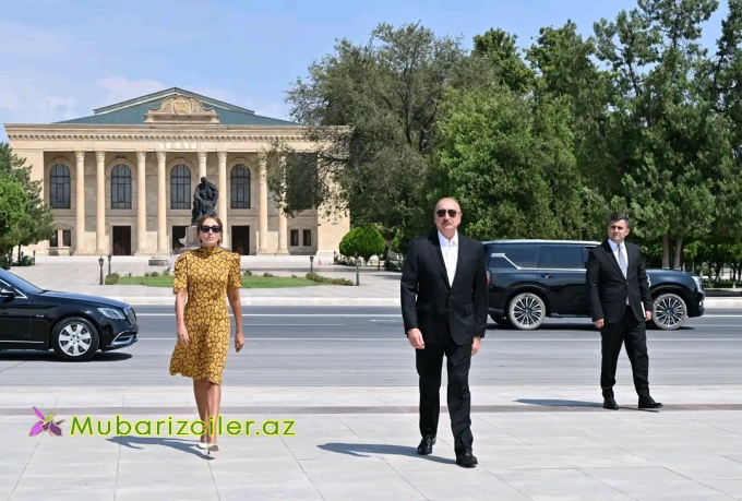 İlham Əliyev və Mehriban Əliyeva Ümummilli Liderin abidəsini ziyarət etdilər