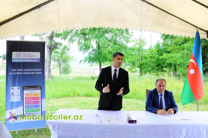 Vüqar  Novruzov Bənövşəli kənd sakinləri ilə  görüşüb