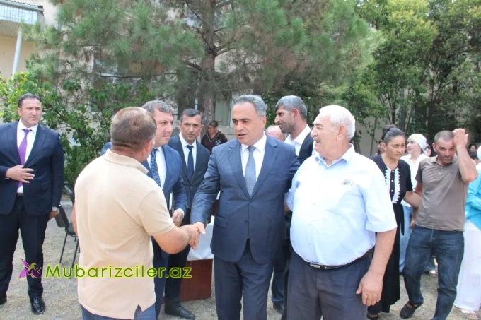 Məhərrəm Quliyev Borsunlu kənd sakinləri ilə görüşüb