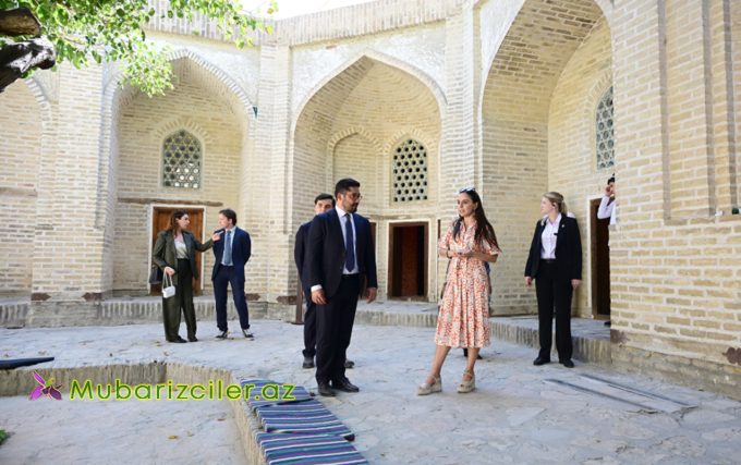 Leyla Əliyeva ilk Buxara Biennalesinin əsərləri ilə tanış oldu
