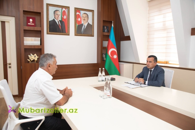 Şəmkirin İcra başçısı vətəndaşları qəbul edib