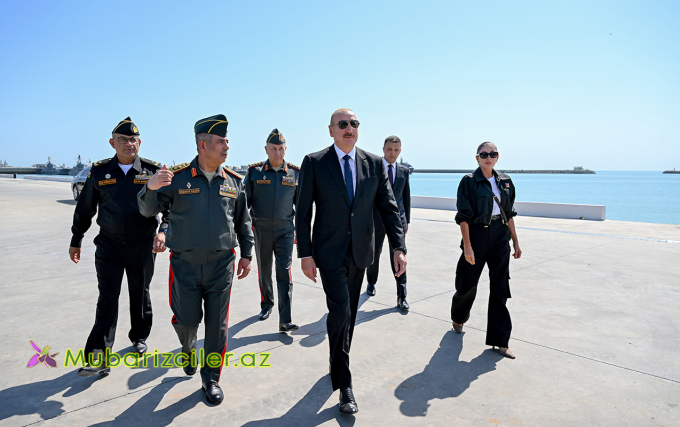 Prezident Hərbi Dəniz Qüvvələrində olub