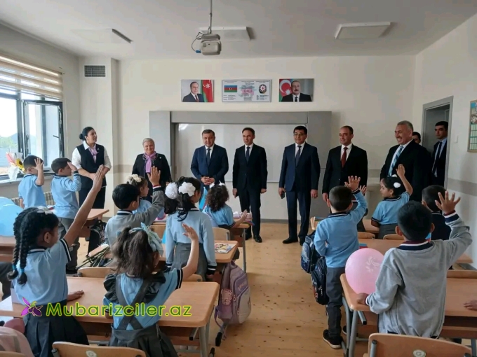 Goranboy rayonunun Qızılhacılı qəsəbəsində məktəblilər yeni tədris ilinə başladılar