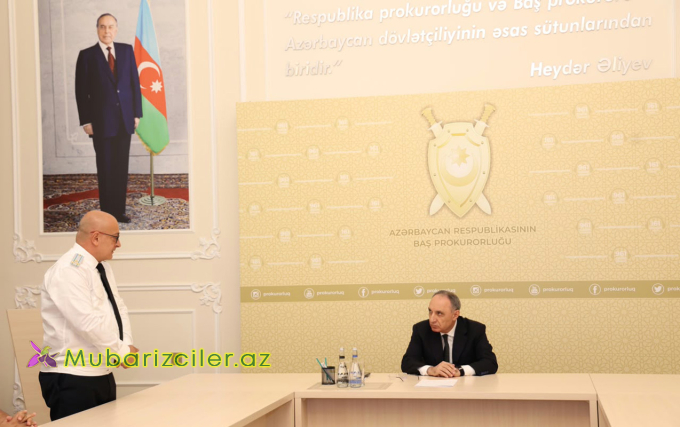 Kamran Əliyev şəhid olmuş prokurorluq əməkdaşlarının yaxınları ilə görüşdü