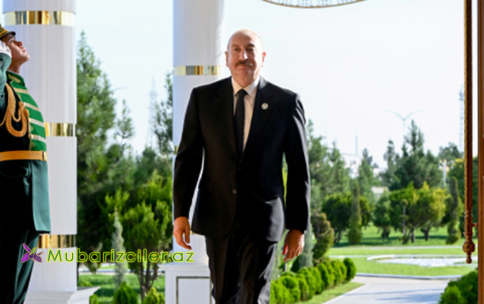 İlham Əliyev iclasda iştirak etmək üçün “Avaza” Kompleksinə getdi