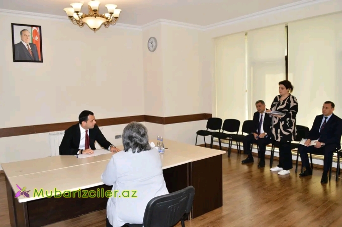 Naftalan Şəhər İcra Hakimiyyətinin başçısı şəhid anası ilə görüşüb