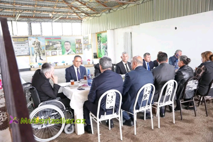 Goranboyun İcra başçısı Şəhid atasını evində ziyarət etdi
