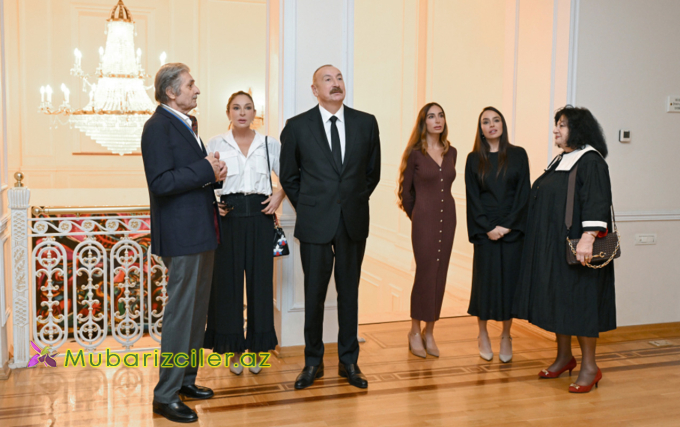 Prezident ailəsi ilə sərgidə